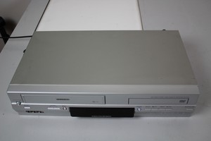 Thumbnail image of Toshiba SD-37VB DVD / VHS Combi