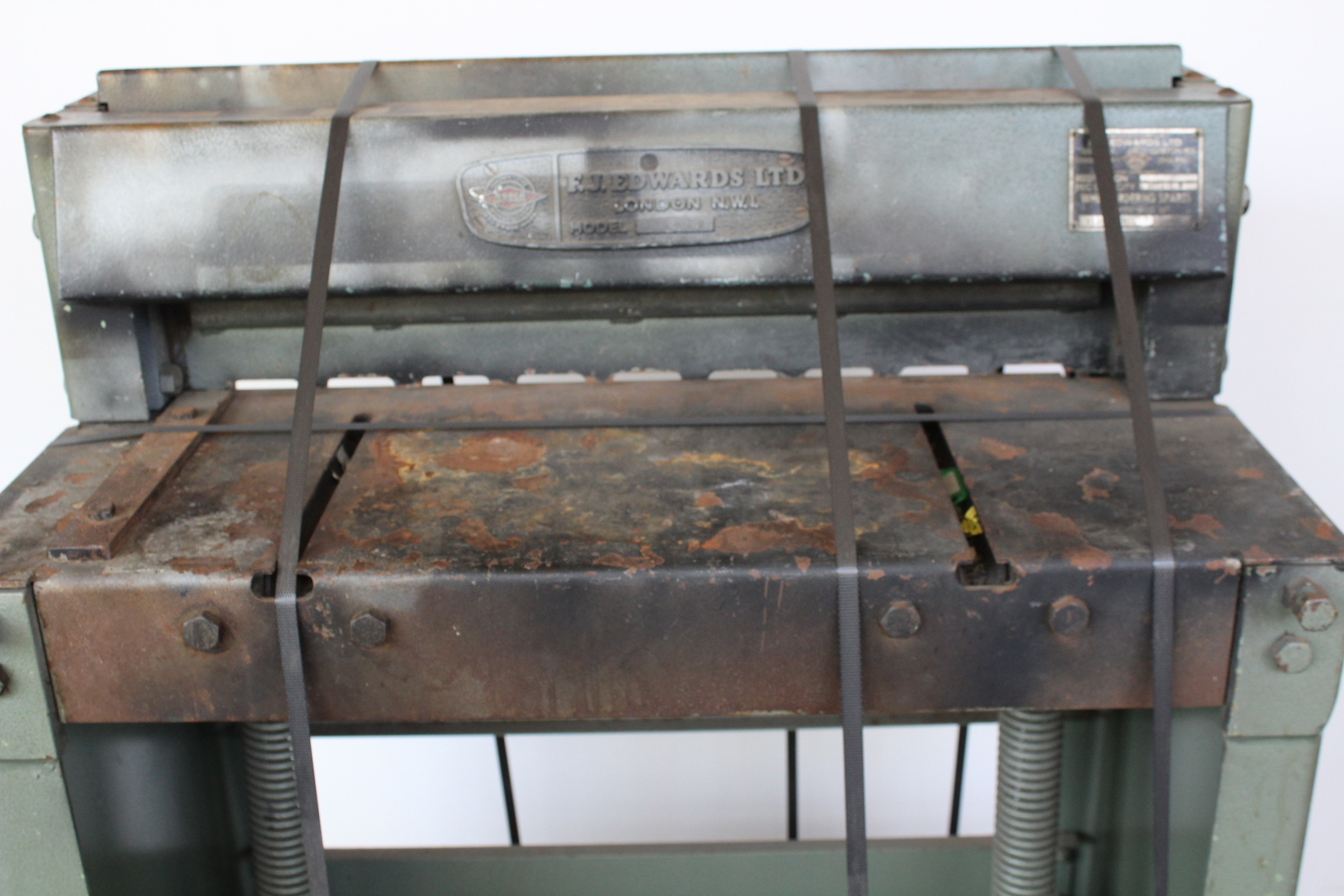 Image of F.J.Edwards Guillotine 2/14TG Width of Cut is 25 inches 