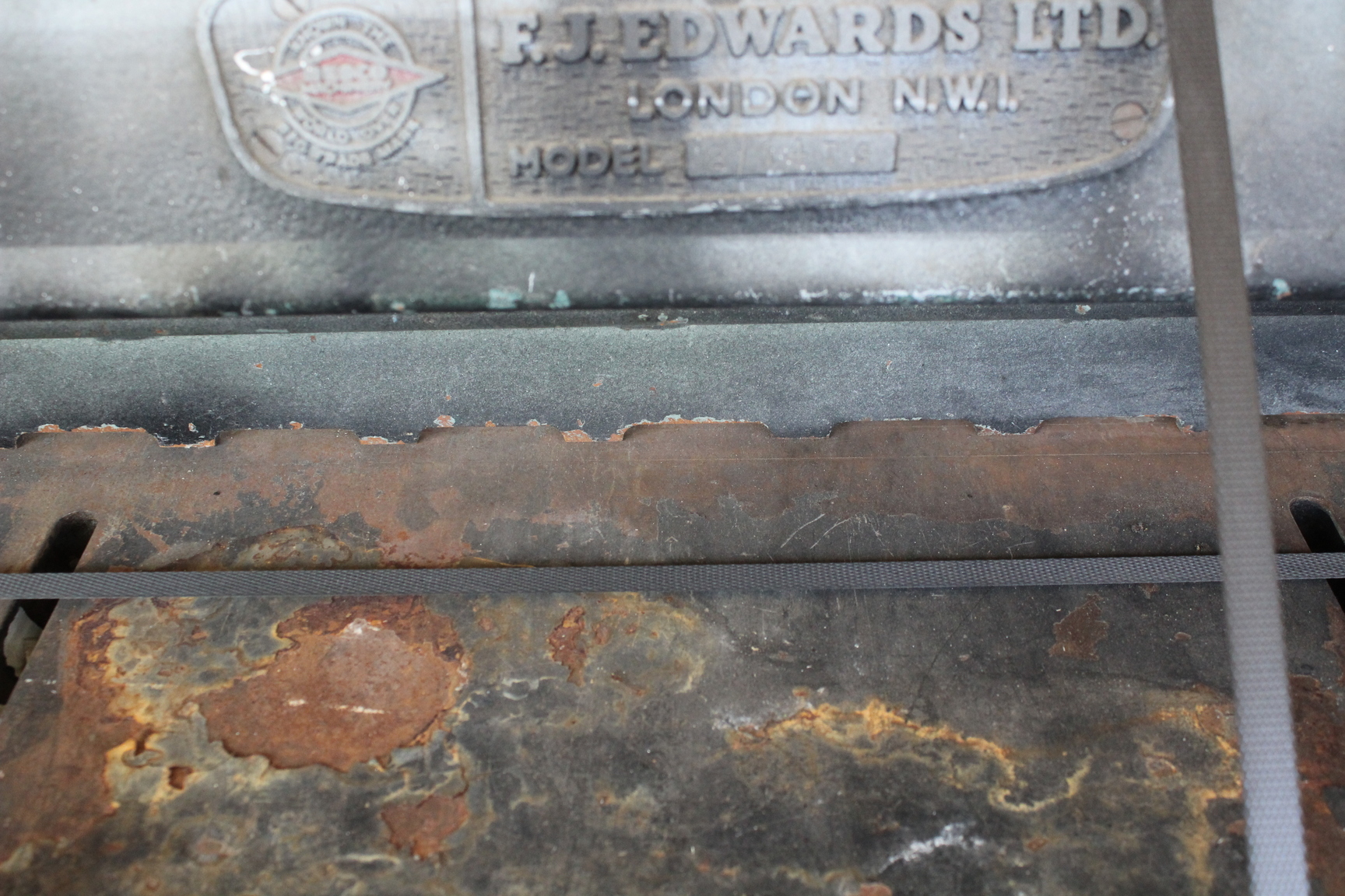 Image of F.J.Edwards Guillotine 2/14TG Width of Cut is 25 inches 