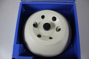 Thumbnail image of Capricorn Laboratory Equipment Centrifuge CEP2000