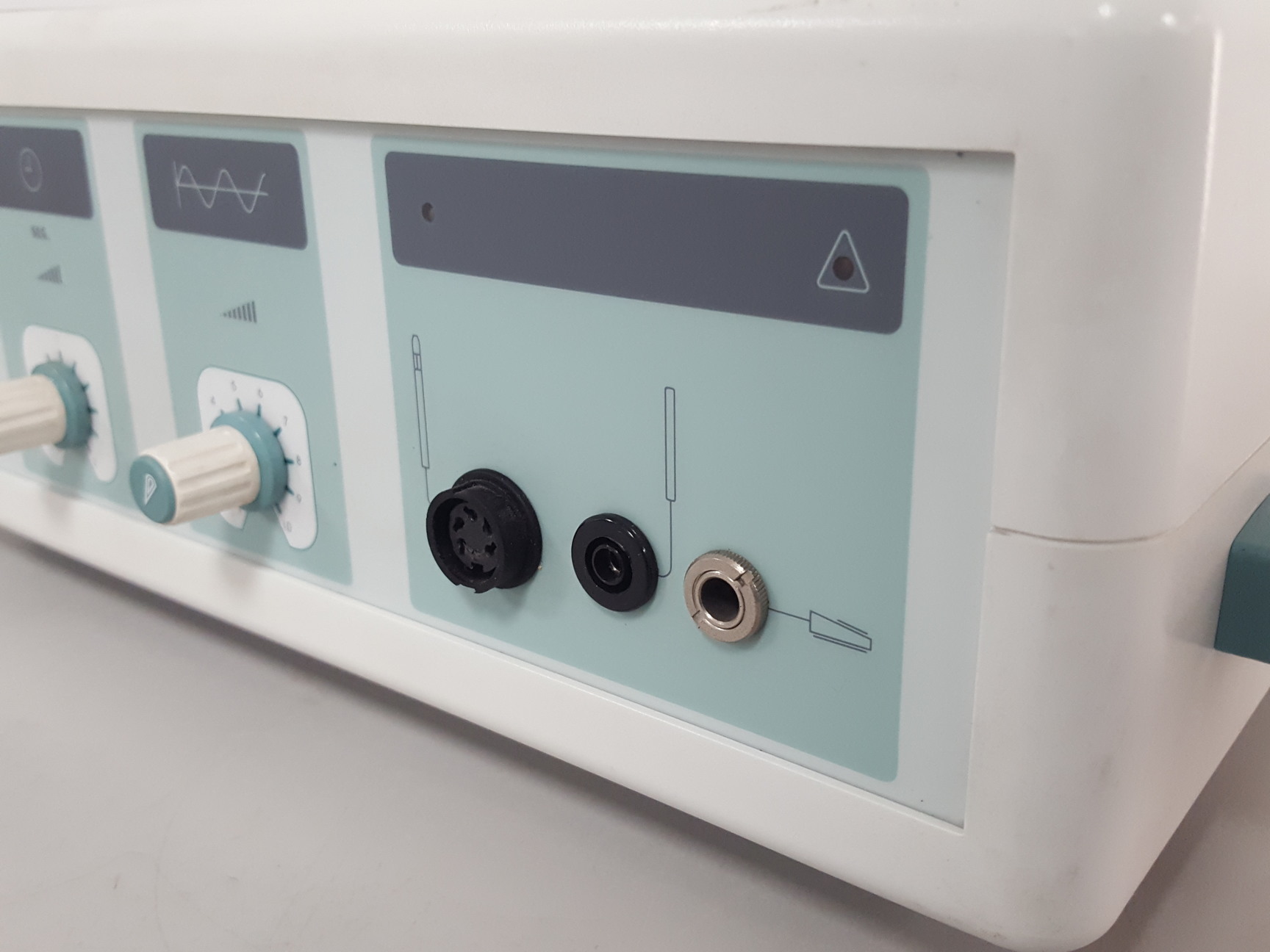 Image of Sorisa Beauty Solutions Esthetique Technologies DE-4000 Electrolysis Machine