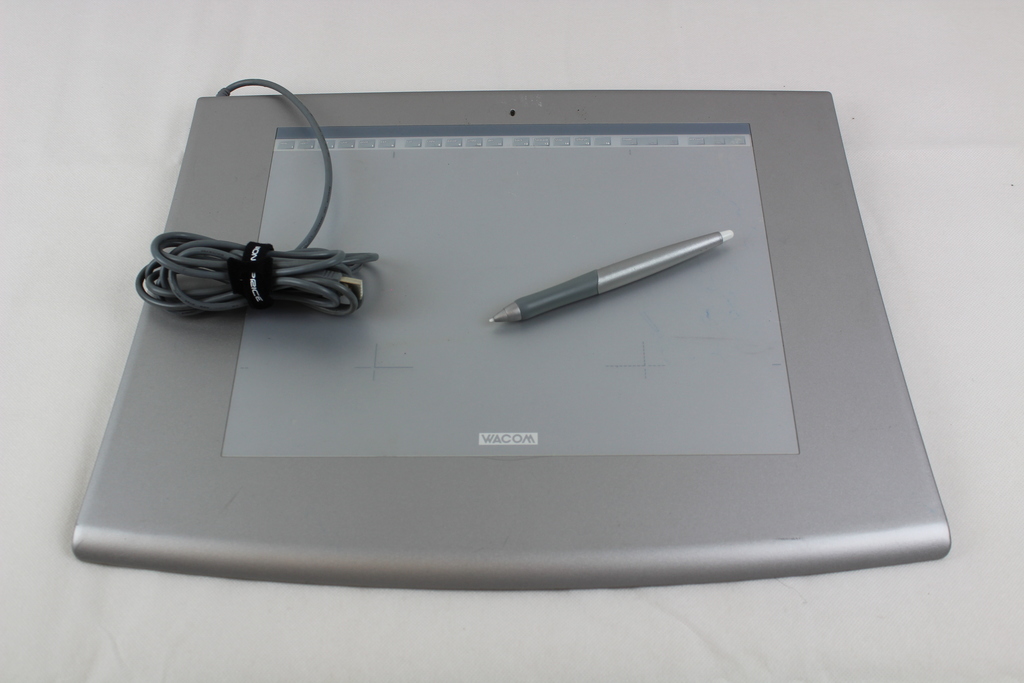 Image of Wacom Intous 2 Graphic Tablet Model: XD-0912-U with Stylus