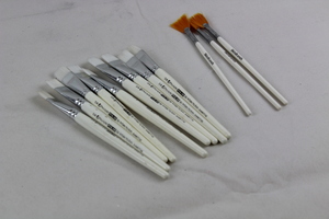 Thumbnail image of ProArte Polar 32 White Nylon Art 5/8 Flat Brushes x9 50687732