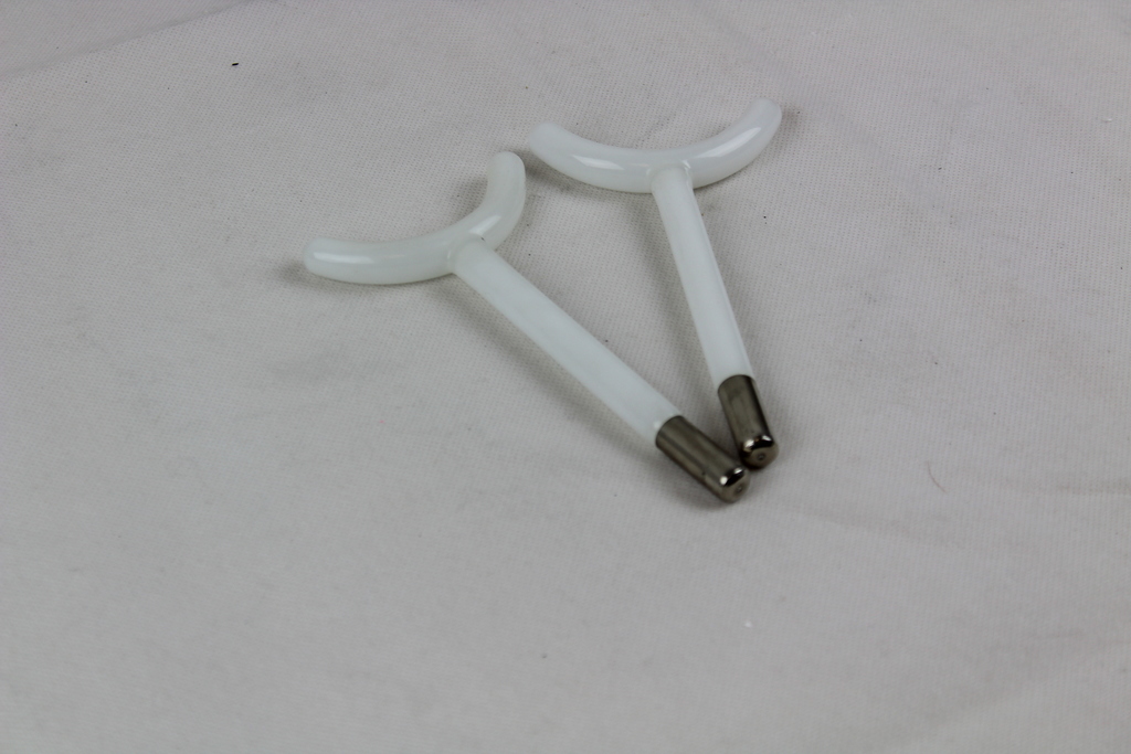 Image of A pair of High Frequency glass knee Neck Electrodes Y shape curved
