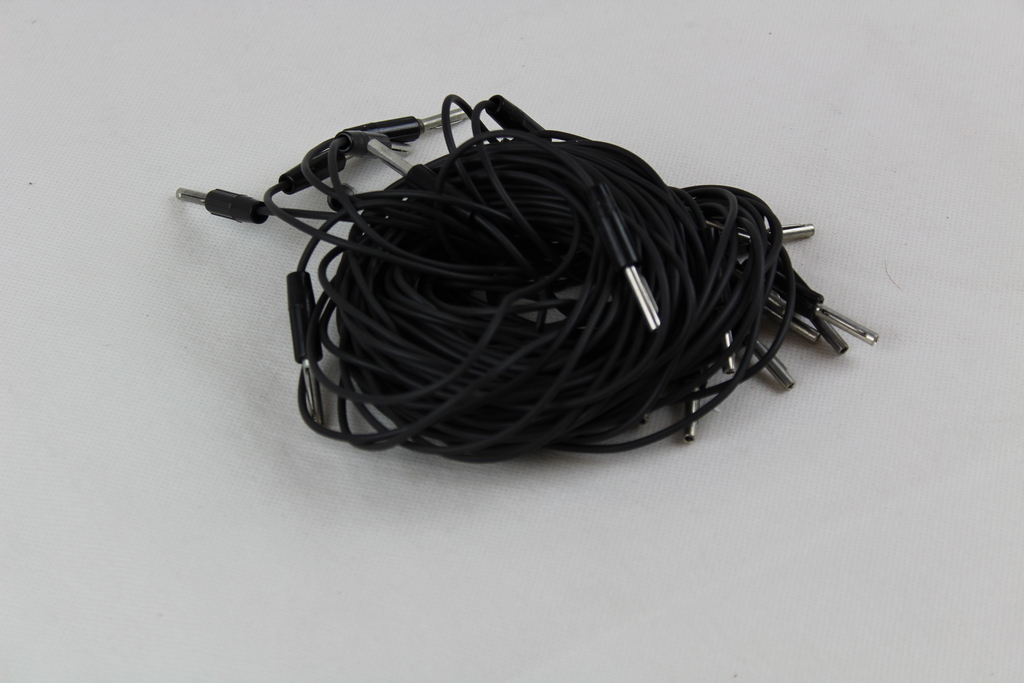 Image of 7 4mm Stackable leads and plugs and 10 normal black leads unshrouded plugs