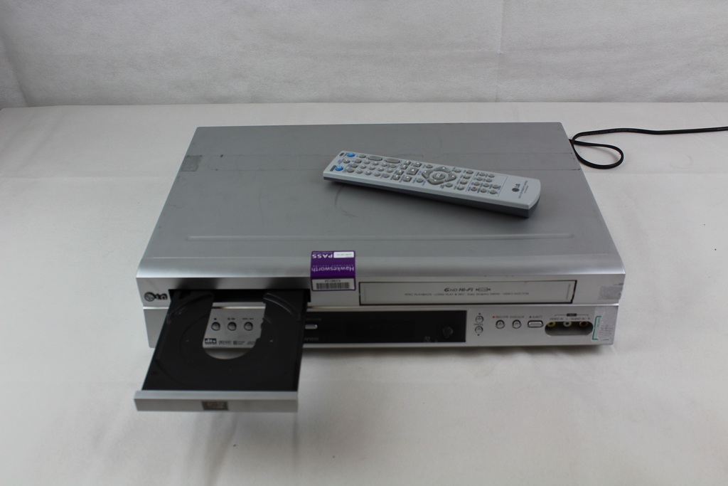 Image of LG DV1010 DVD and VHS Combo