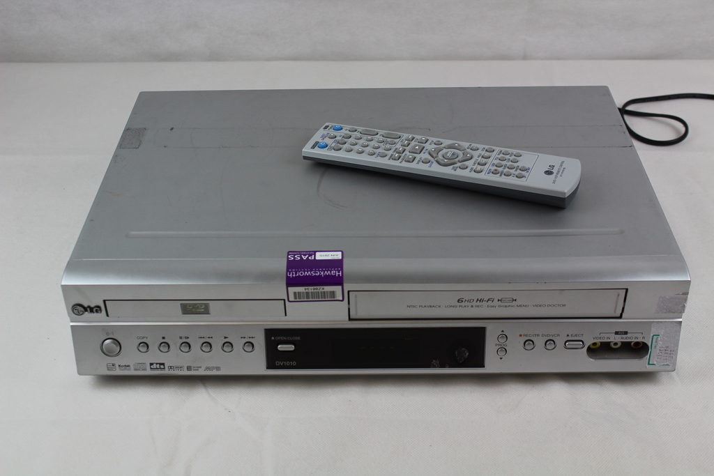 Image of LG DV1010 DVD and VHS Combo