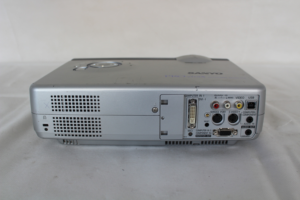 Image of PRO xtraX Multiverse Projector PLC-XU50