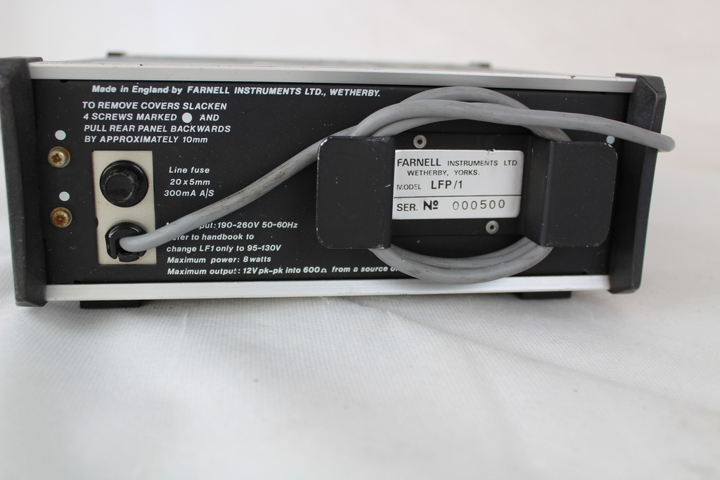 LF1 Sine Square Oscillator Signal Generator