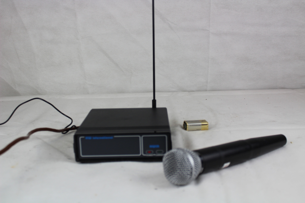 Image of SM58 Wireless Microphone + Receiver + Case