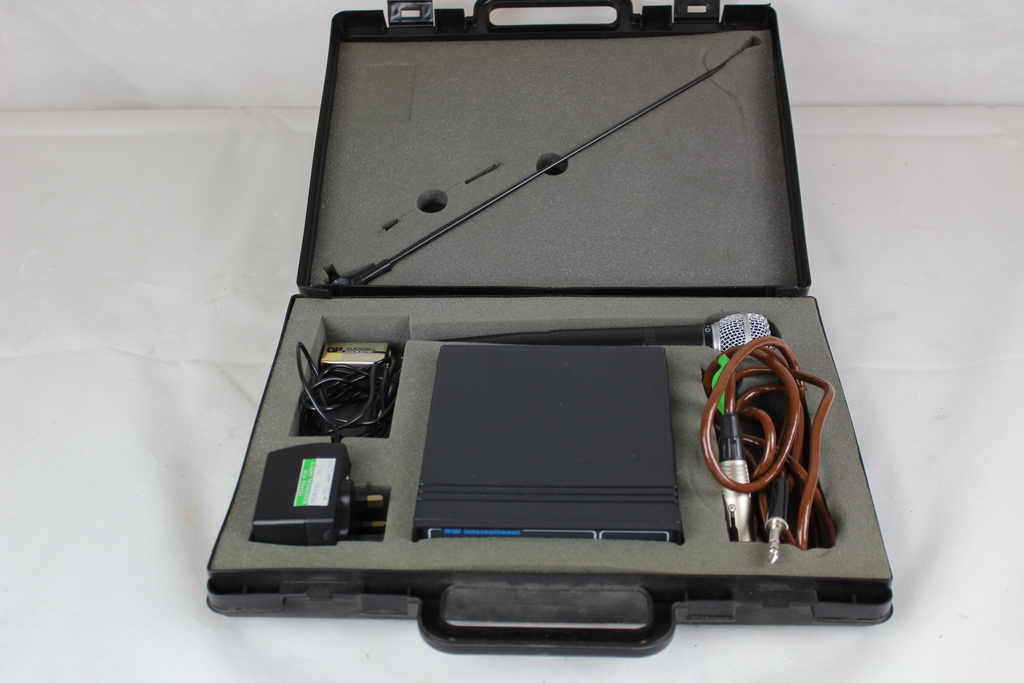 Image of SM58 Wireless Microphone + Receiver + Case