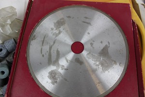 Thumbnail image of Mixed lot of diamond Cutting Wheels and Grinding Discs