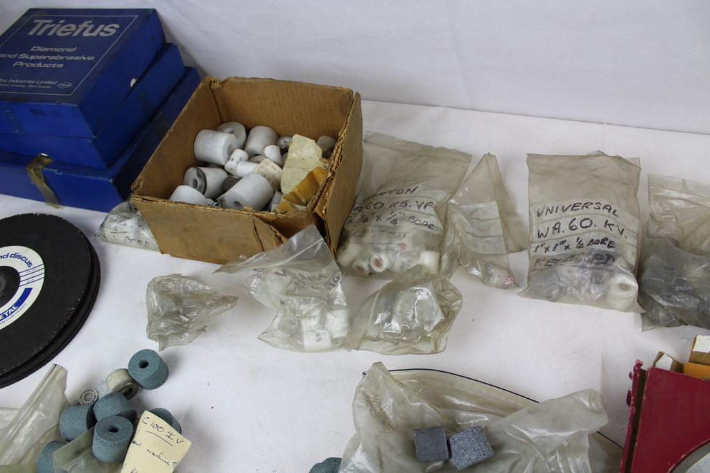 Image of Mixed lot of diamond Cutting Wheels and Grinding Discs
