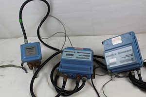 Thumbnail image of Brooks Magnetic Flow Transmitter RA24, Flowmeter 8722, Flowtube 8711 