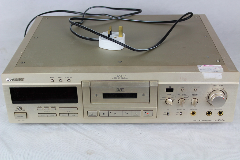 Image of Digital Audio Tape Deck Model DTC-ZA5ES