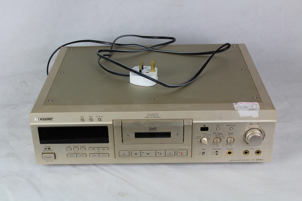 Image of Digital Audio Tape Deck Model DTC-ZA5ES