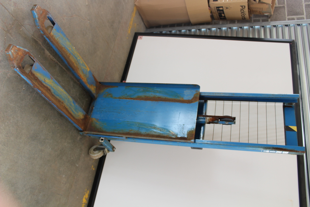 Image of Manual Lifter 500kg Carry Limit, FAULTY, SPARES and REPAIRS