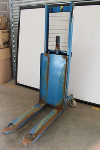 Thumbnail image of Manual Lifter 500kg Carry Limit, FAULTY, SPARES and REPAIRS