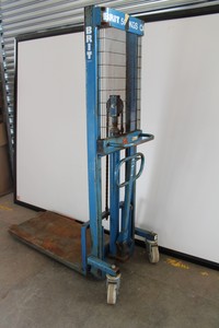 Thumbnail image of Manual Lifter 500kg Carry Limit, FAULTY, SPARES and REPAIRS