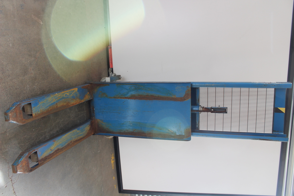 Image of Manual Lifter 500kg Carry Limit, FAULTY, SPARES and REPAIRS