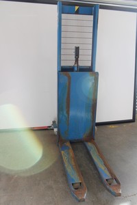 Thumbnail image of Manual Lifter 500kg Carry Limit, FAULTY, SPARES and REPAIRS