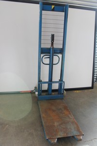 Thumbnail image of Manual Lifter 500kg Carry Limit, FAULTY, SPARES and REPAIRS