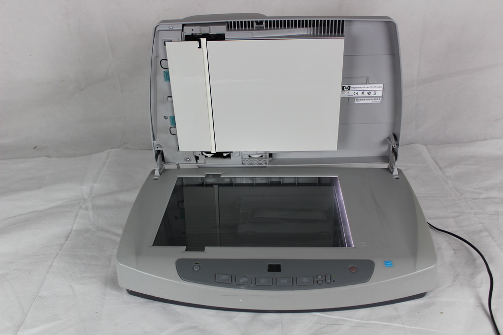 Image of HP ScanJet 5590 Flatbed Scanner