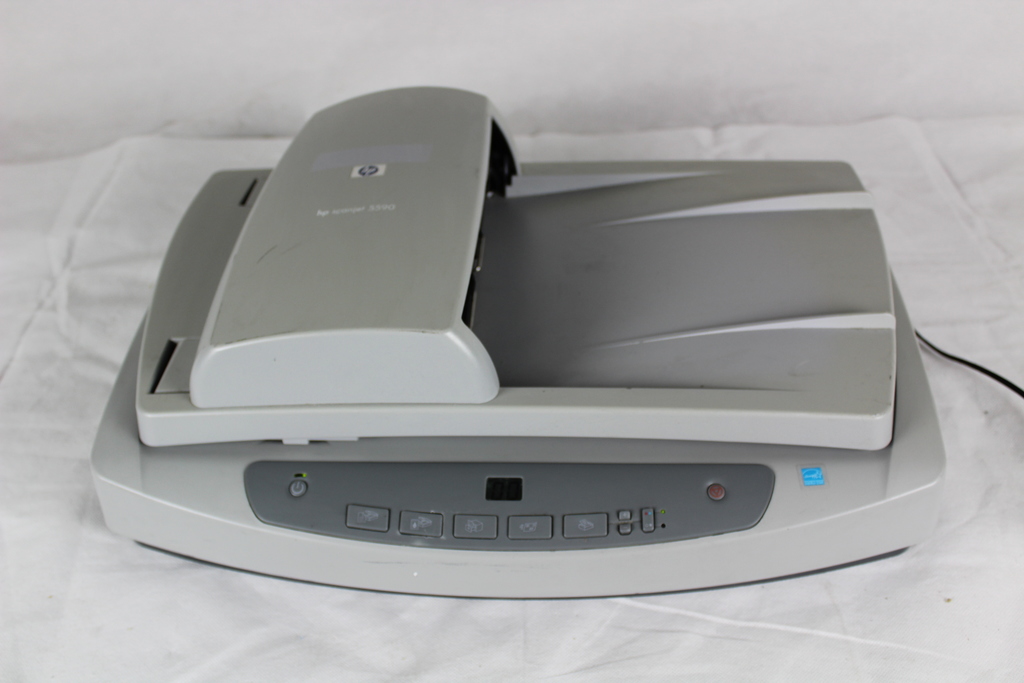 Image of HP ScanJet 5590 Flatbed Scanner