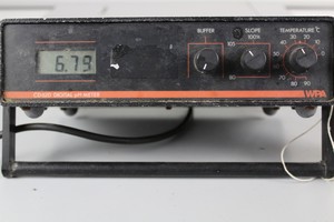 Thumbnail image of CD620 Digital pH Meter