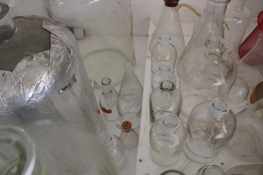 Image of Job Lot of Lab Glassware ranging from 20L flasks to 100ml Flasks