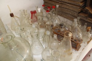 Thumbnail image of Job Lot of Lab Glassware ranging from 20L flasks to 100ml Flasks