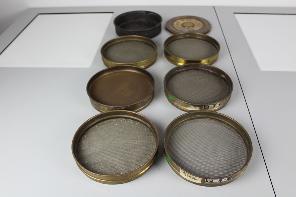 Image of 6 Brass Laboratory Test Sieves +1 lid & 1 base 20.5 x 4 cm ass size microns
