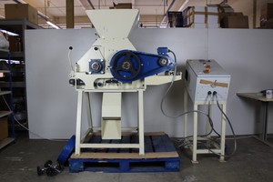 Thumbnail image of RV 140 Roller Mill, Corn and Crop Mill