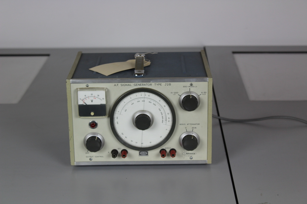 Image of Signal Generator Type J2B