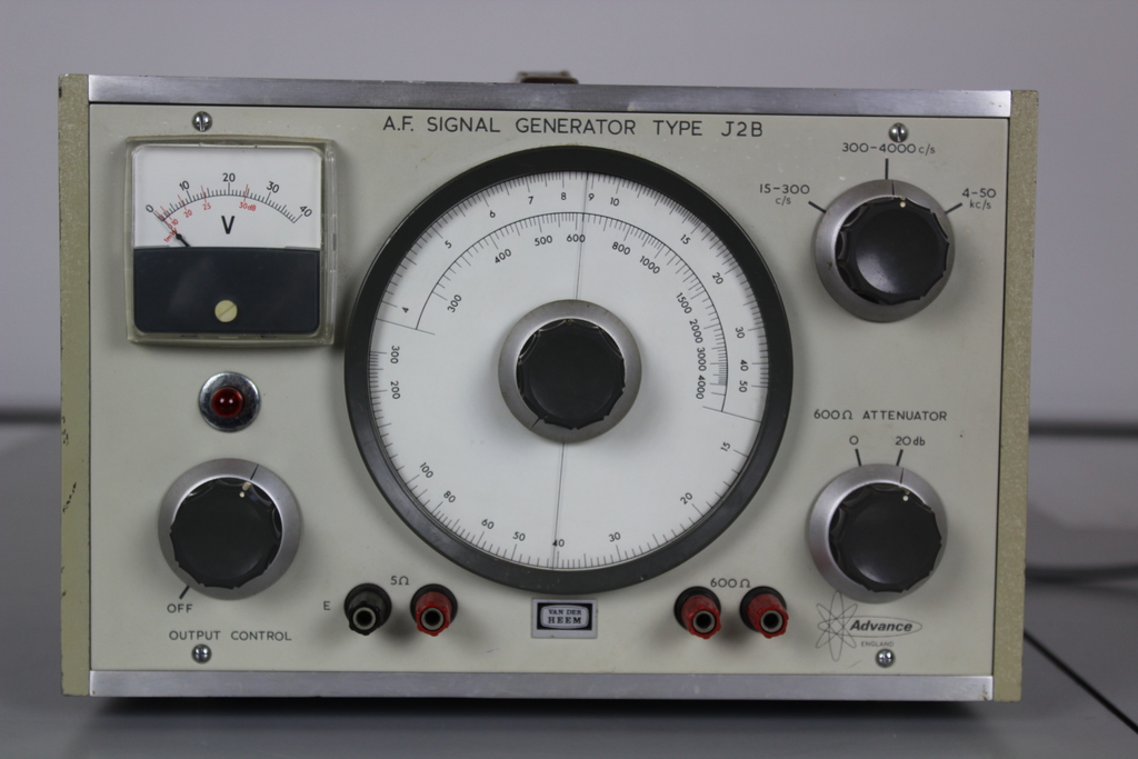 Image of Signal Generator Type J2B