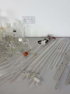 Thumbnail image of Mixed Lot of Lab Glassware, Test Tubes, Flasks, Pipettes, Syringes, Slides, 