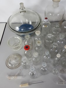 Thumbnail image of Mixed Lot of Lab Glassware, Test Tubes, Flasks, Pipettes, Syringes, Slides, 