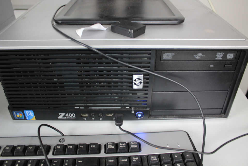 Image of Microarray Scanner G2505c w/ Computer and Software