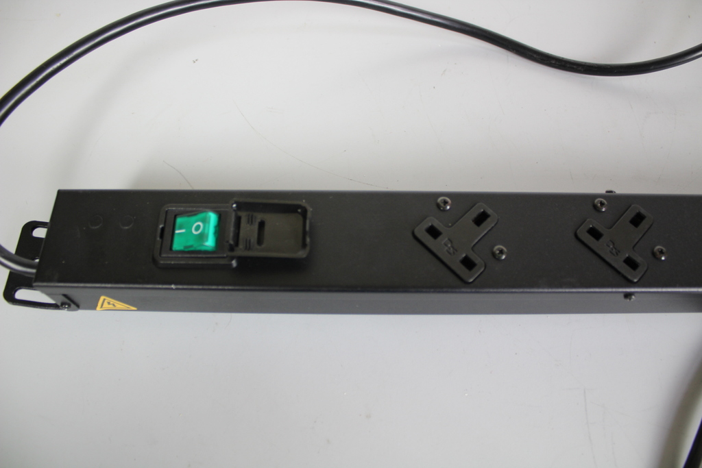 Image of PDU Power Distribution Unit 12 socket 13A/230V 118cm l