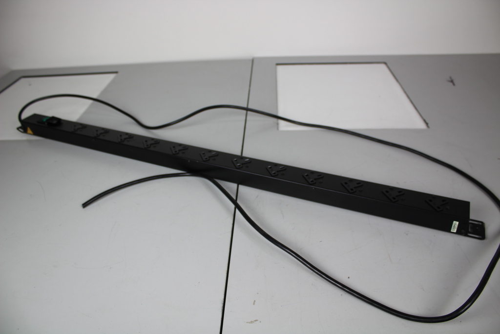 Image of PDU Power Distribution Unit 12 socket 13A/230V 118cm l