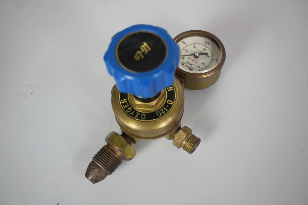 Image of of 5 Gas Regulators BOC, Saffire, Wescol Nitrogen & ESAB Hydrogen & HiLo Oxygen