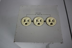 Thumbnail image of Transformer  139-0246 Output AC 100V 5A, Input 220V 2.4A