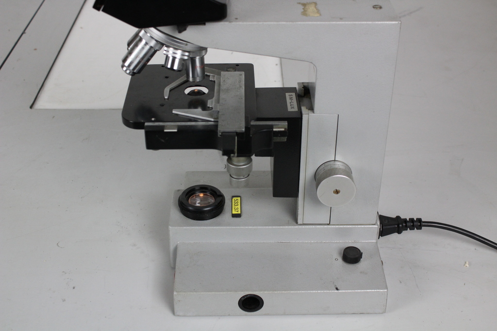Image of SM-LUX Microscope w/ 4 Objectives and Eyepieces