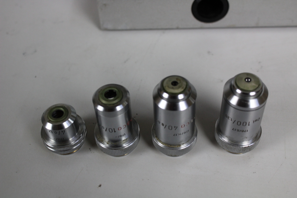 Image of SM-LUX Microscope w/ 4 Objectives and Eyepieces