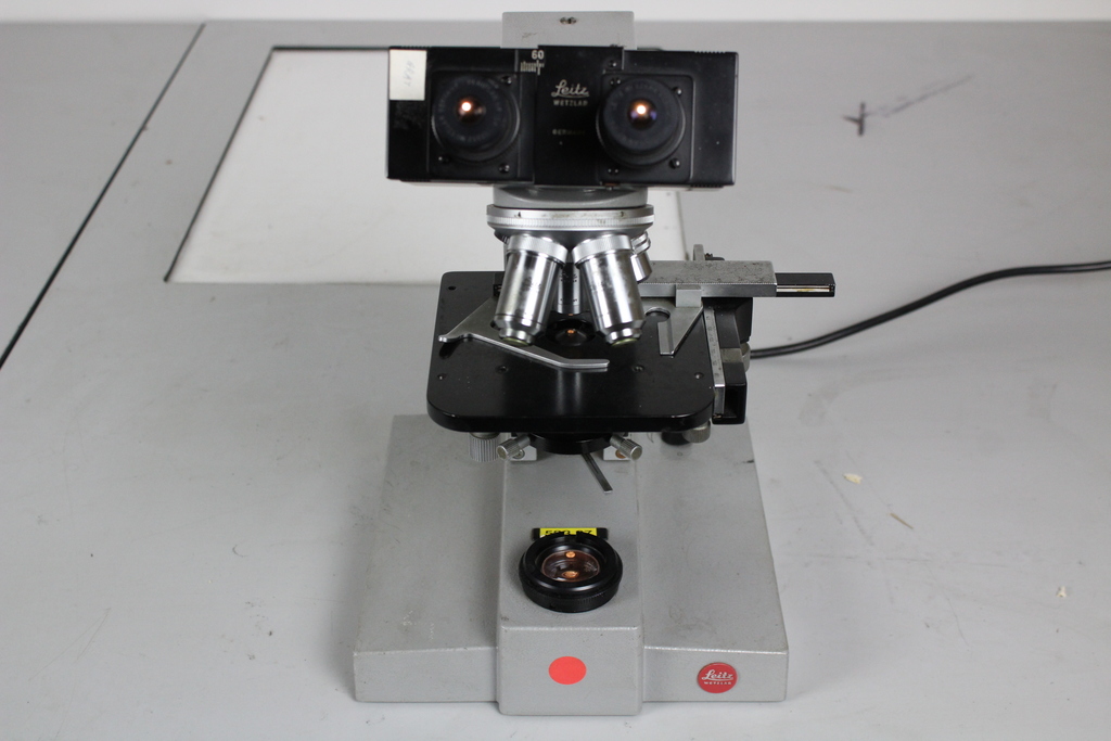 Image of SM-LUX Microscope w/ 4 Objectives and Eyepieces