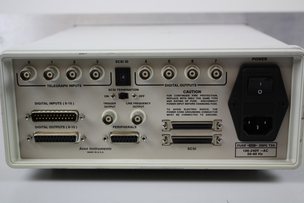 Image of Axon Instruments Digidata 1322A 16-BIT Data Acquisition System need small repair