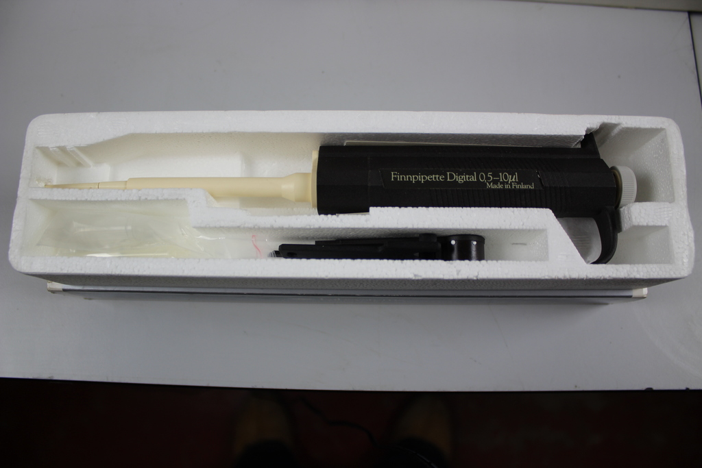 Image of 6 x Volac Micropipettes 1 x Labsystems Finnpipette Digital new Pipettes Lab