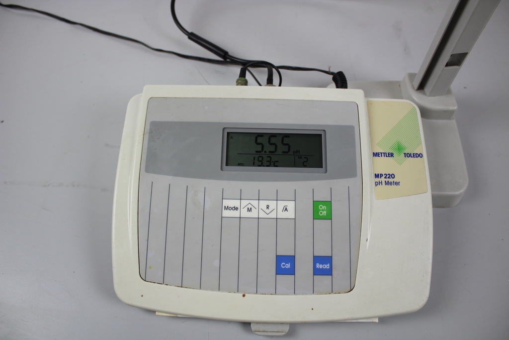 Image of Mettler Toledo MP220 Benchtop Ph Meter WIth Probe and Stand Laboratory