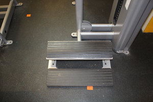 Thumbnail image of Cybex Standing Calf Machine VR1
