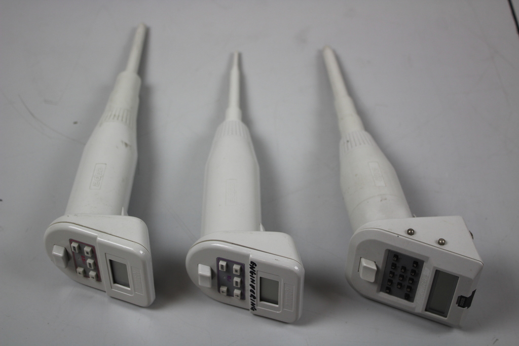 Image of Lot of 3 Rainin Digital Pipette 2DPA DPA 2.5ml 10ul